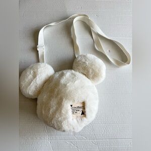 Tokyo Disney Resort 2021 Fall Winter Boa Mickey Mouse Shoulder Bag White Fluffy